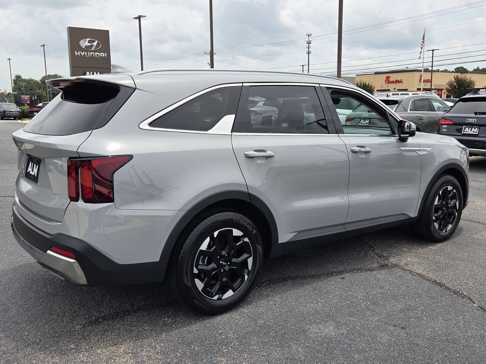 Used 2025 Kia Sorento S FWD image 12