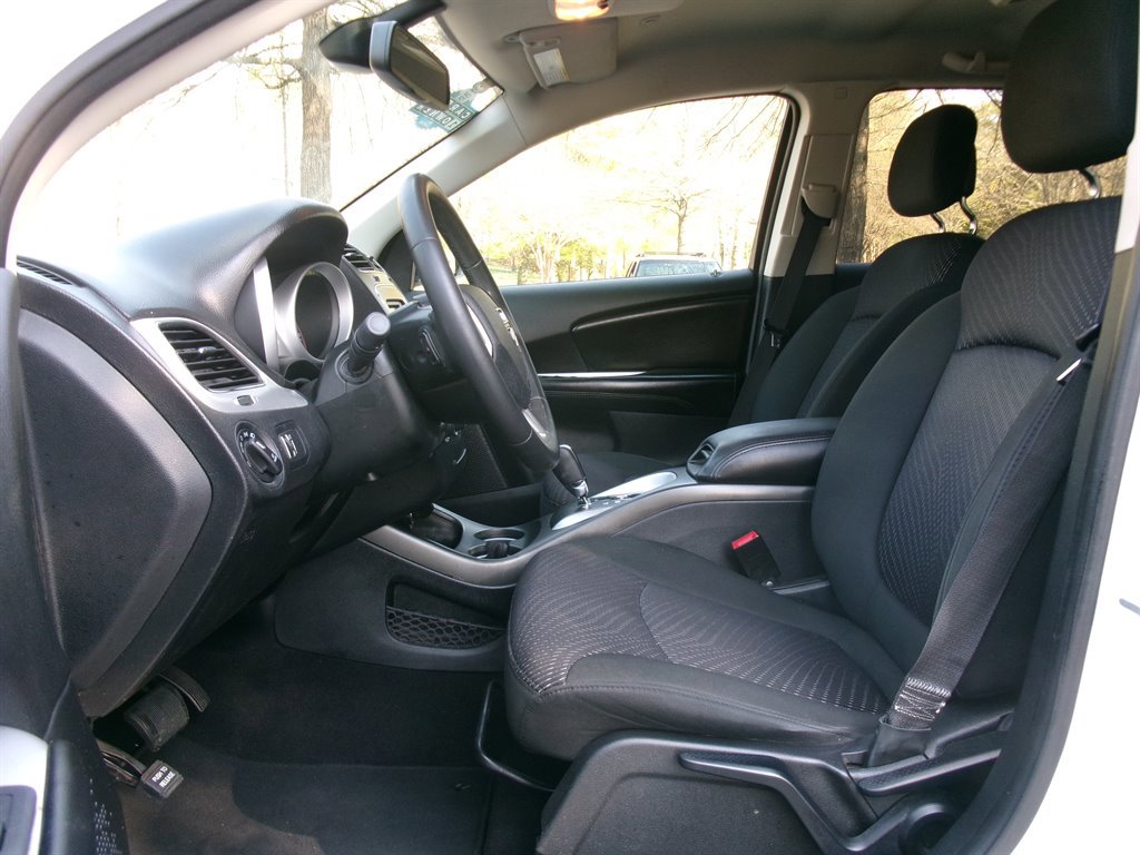 Used 2019 Dodge Journey SE w/ Connectivity Group FWD image 10