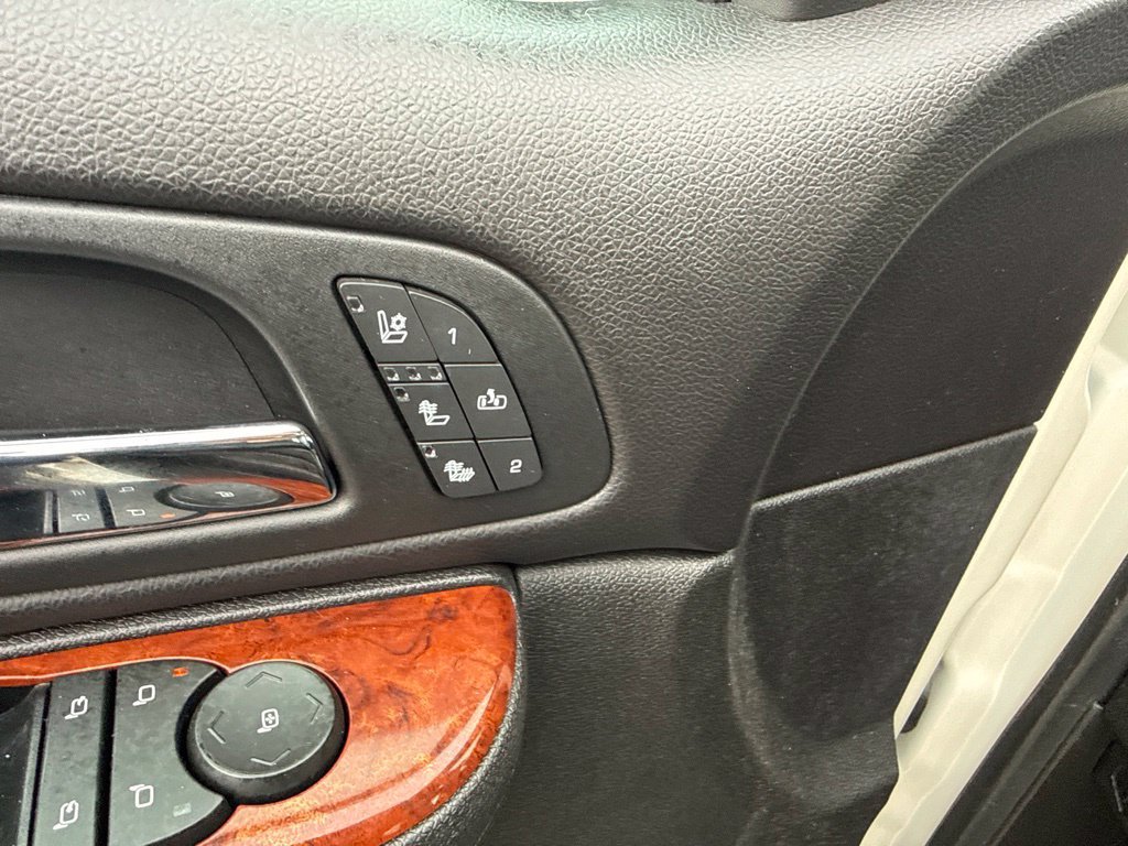 Used 2012 Chevrolet Avalanche LTZ AWD/4WD image 24