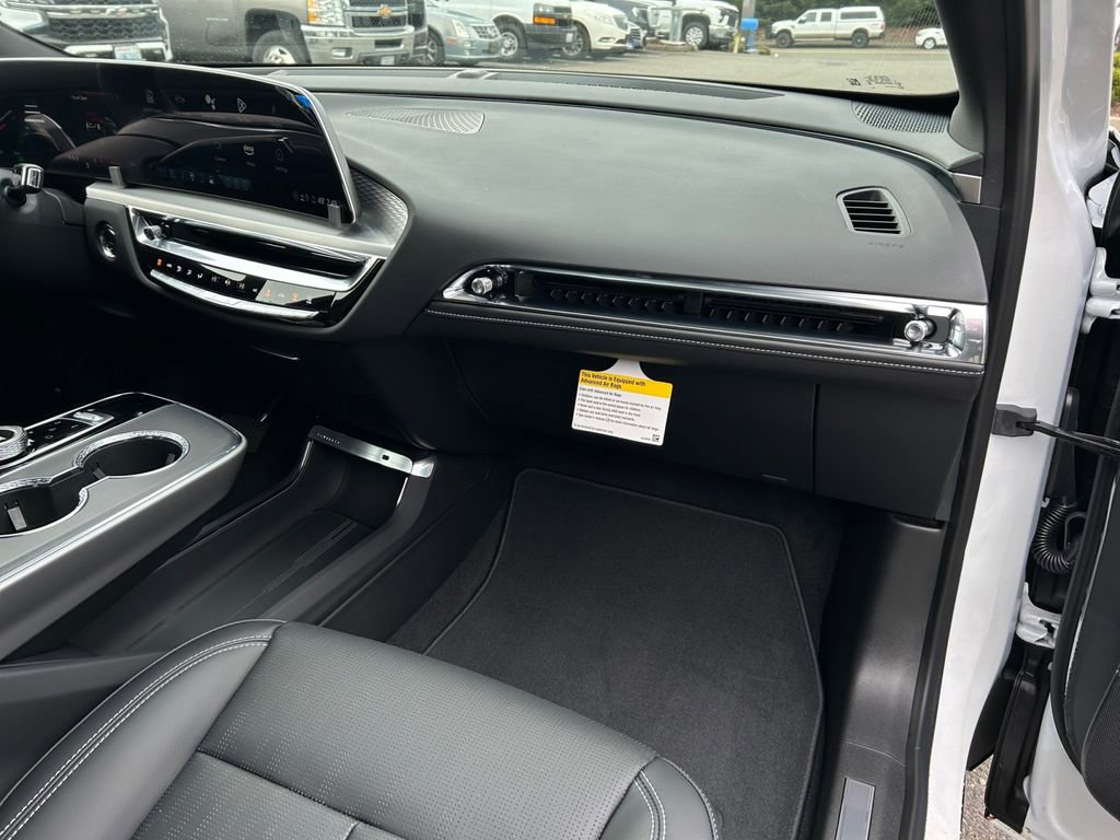 Used 2025 Cadillac Lyriq Sport image 26