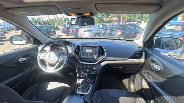 Used 2015 Jeep Cherokee Latitude w/ Comfort/Convenience Group AWD/4WD image 23