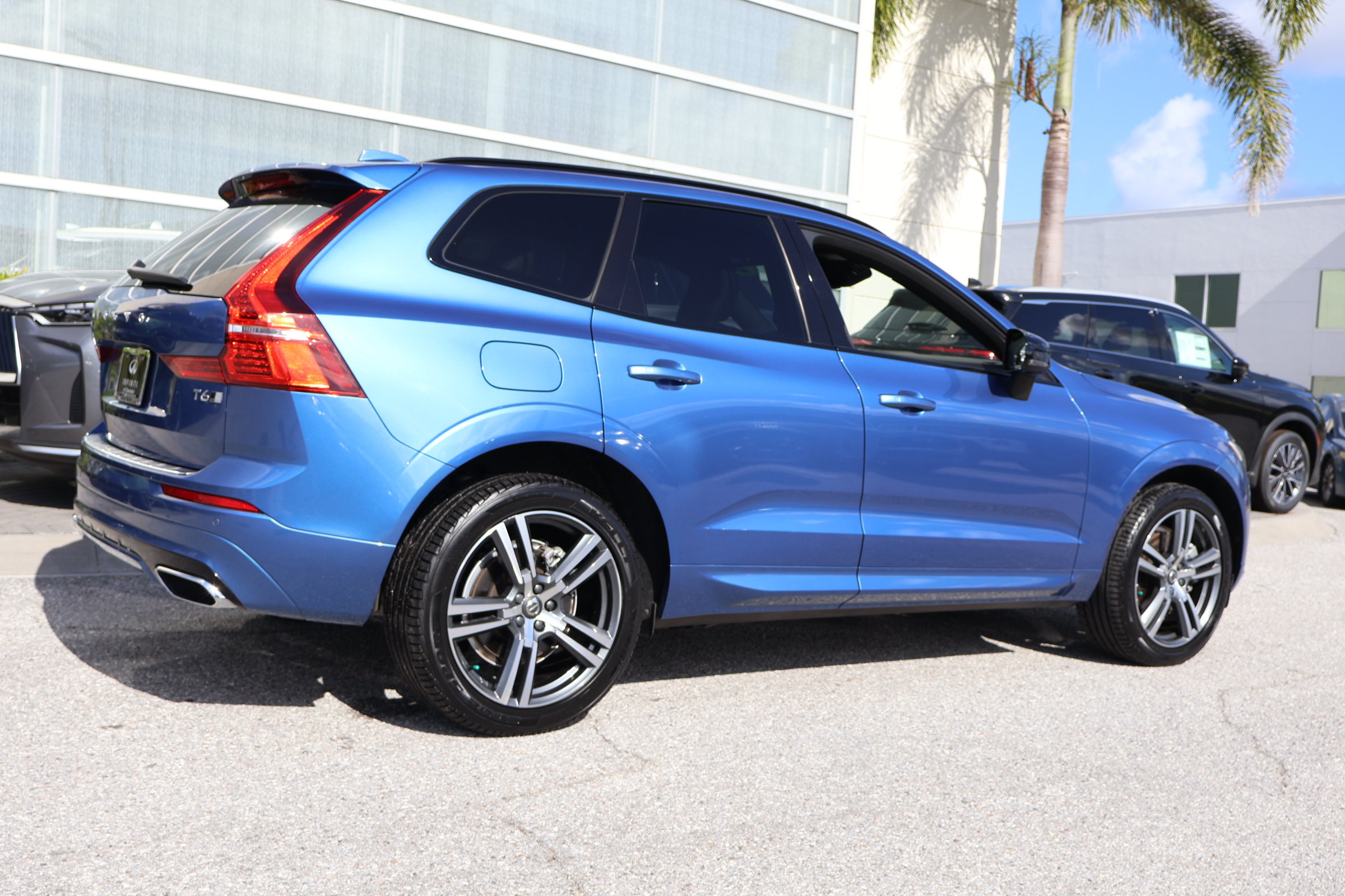 Used 2021 Volvo XC60 T6 R-Design w/ Advanced Package AWD/4WD image 9