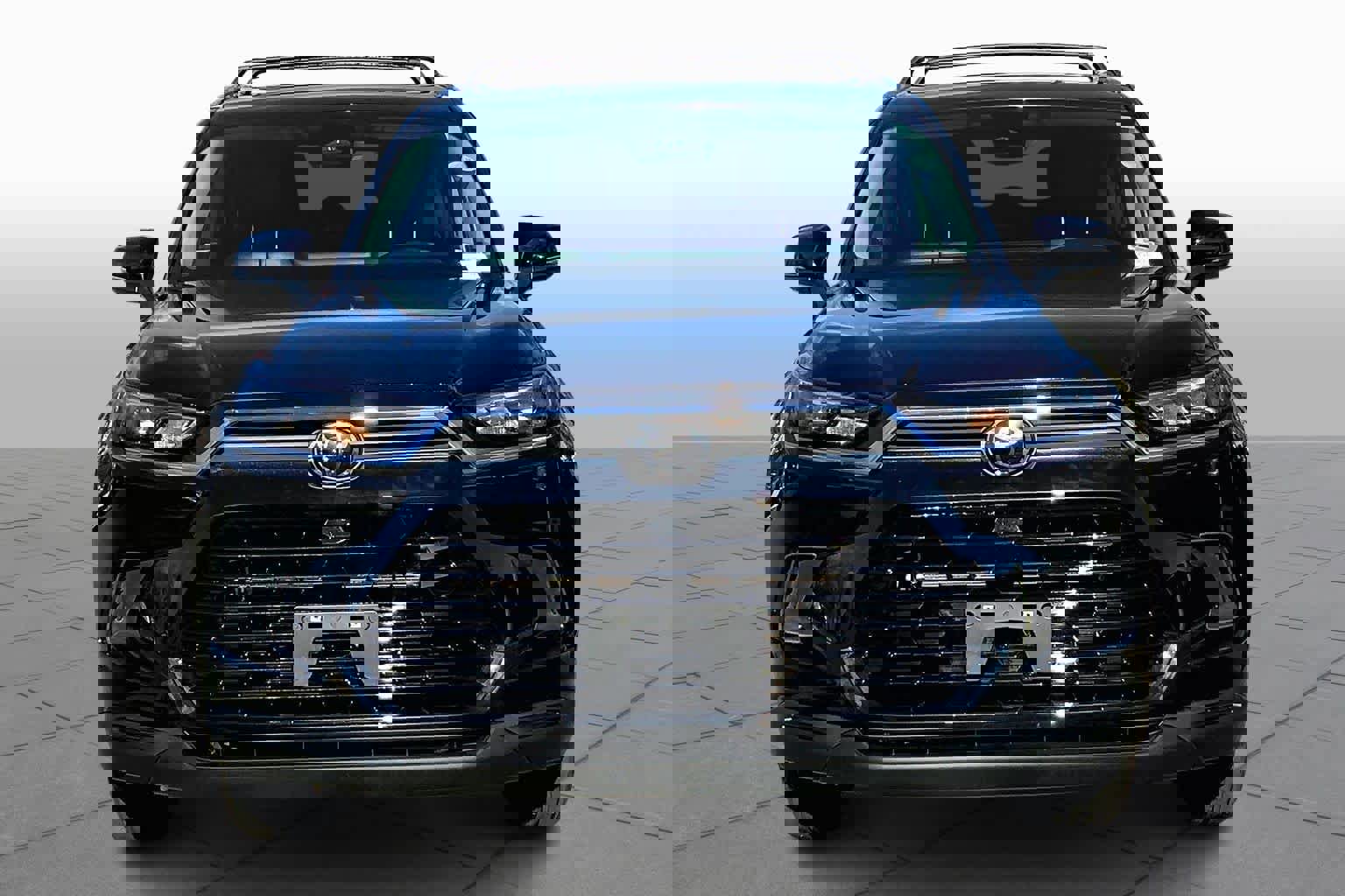 Used 2024 Toyota Grand Highlander XLE image 3