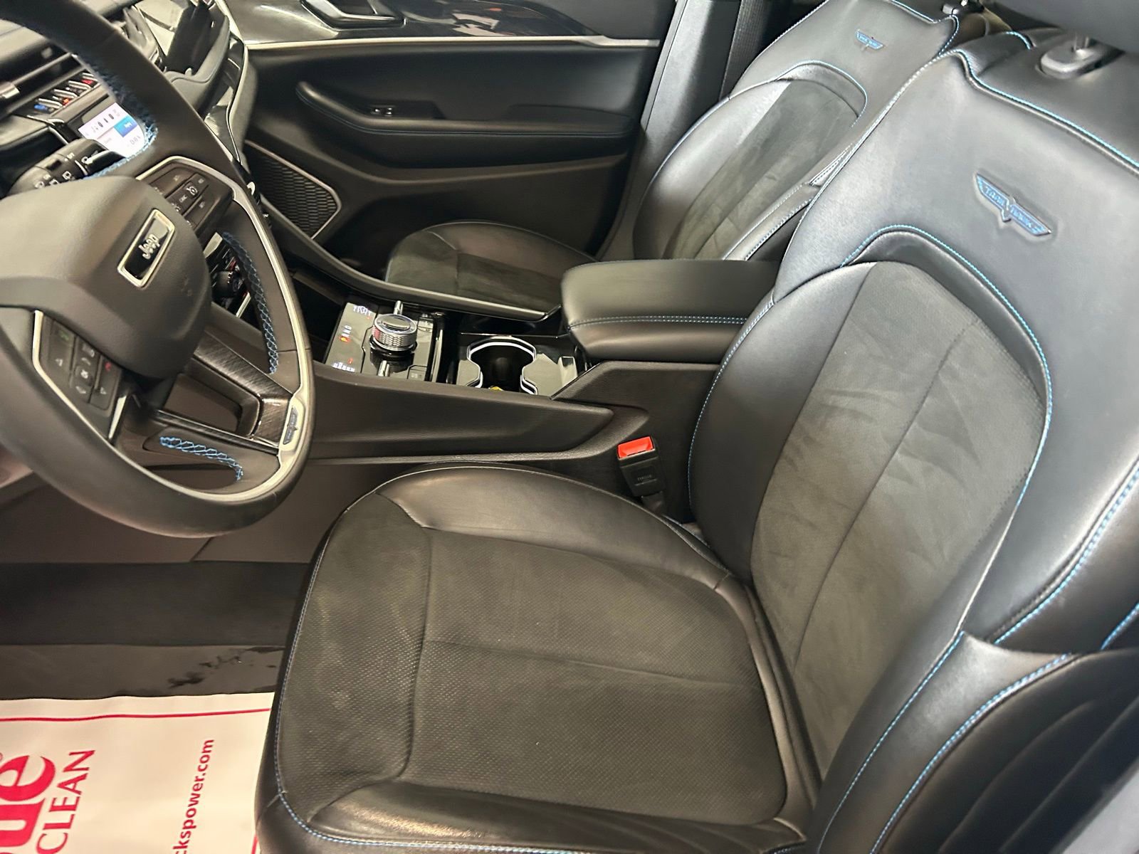 Certified 2022 Jeep Grand Cherokee Trailhawk w/ Luxury Tech Group III image 13
