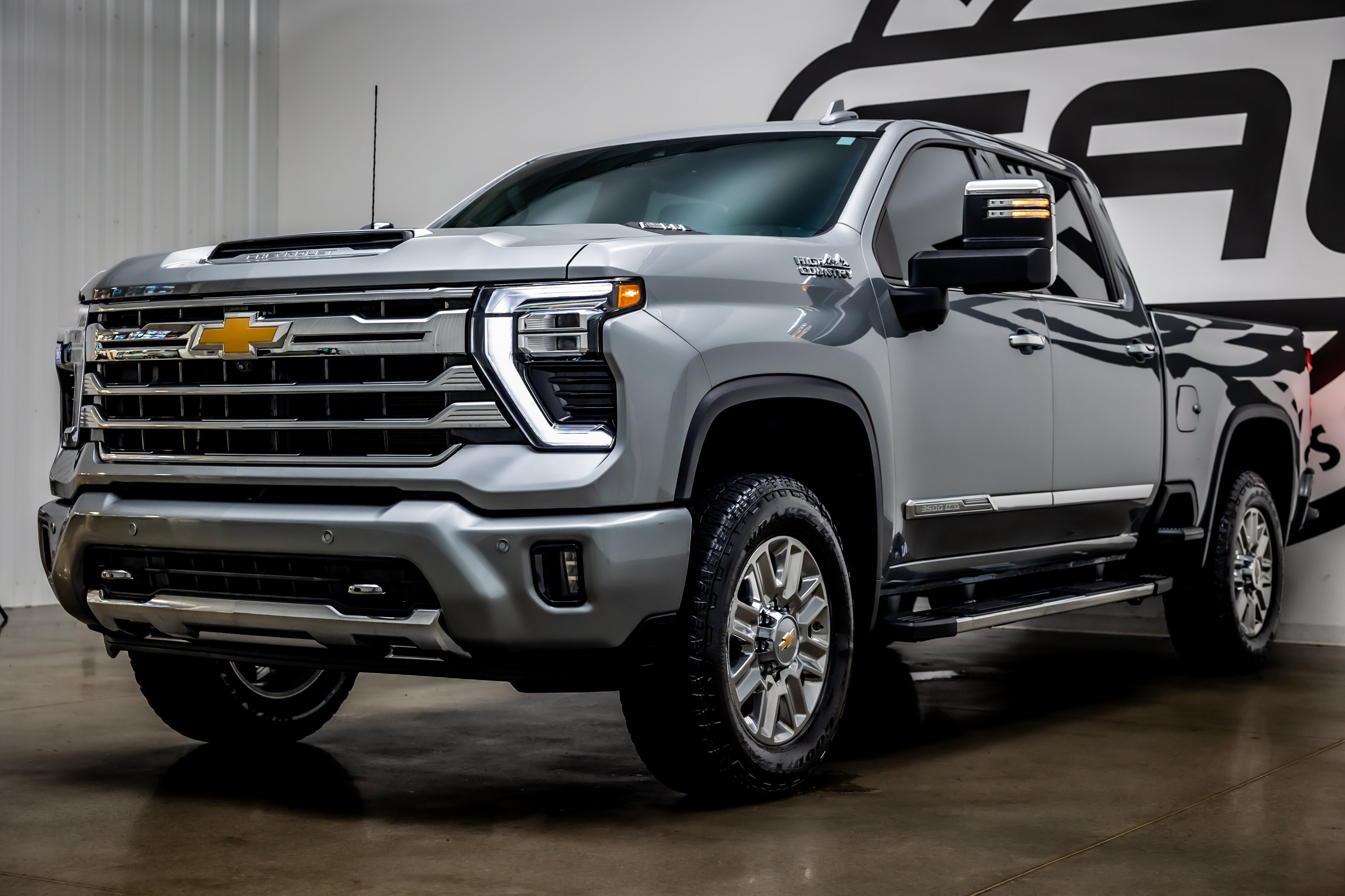 Used 2025 Chevrolet Silverado 3500 High Country w/ Technology Package AWD/4WD image 31
