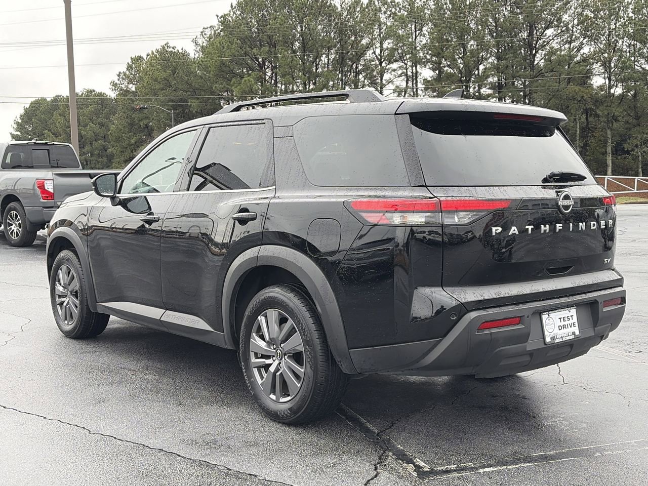 Certified 2024 Nissan Pathfinder SV image 3