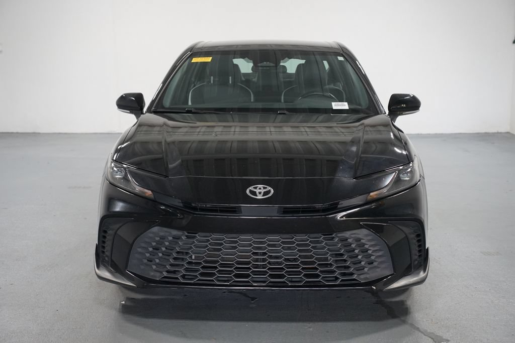 Used 2025 Toyota Camry SE FWD image 2