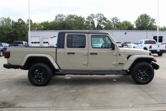 Used 2022 Jeep Gladiator Sport image 5