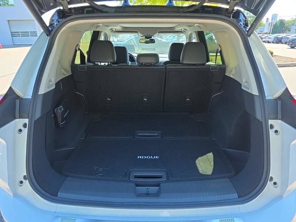 Used 2025 Nissan Rogue SL w/ Tech Package AWD/4WD image 17