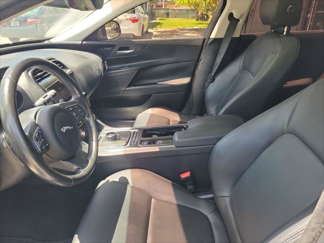 Used 2019 Jaguar XE Premium AWD/4WD image 17