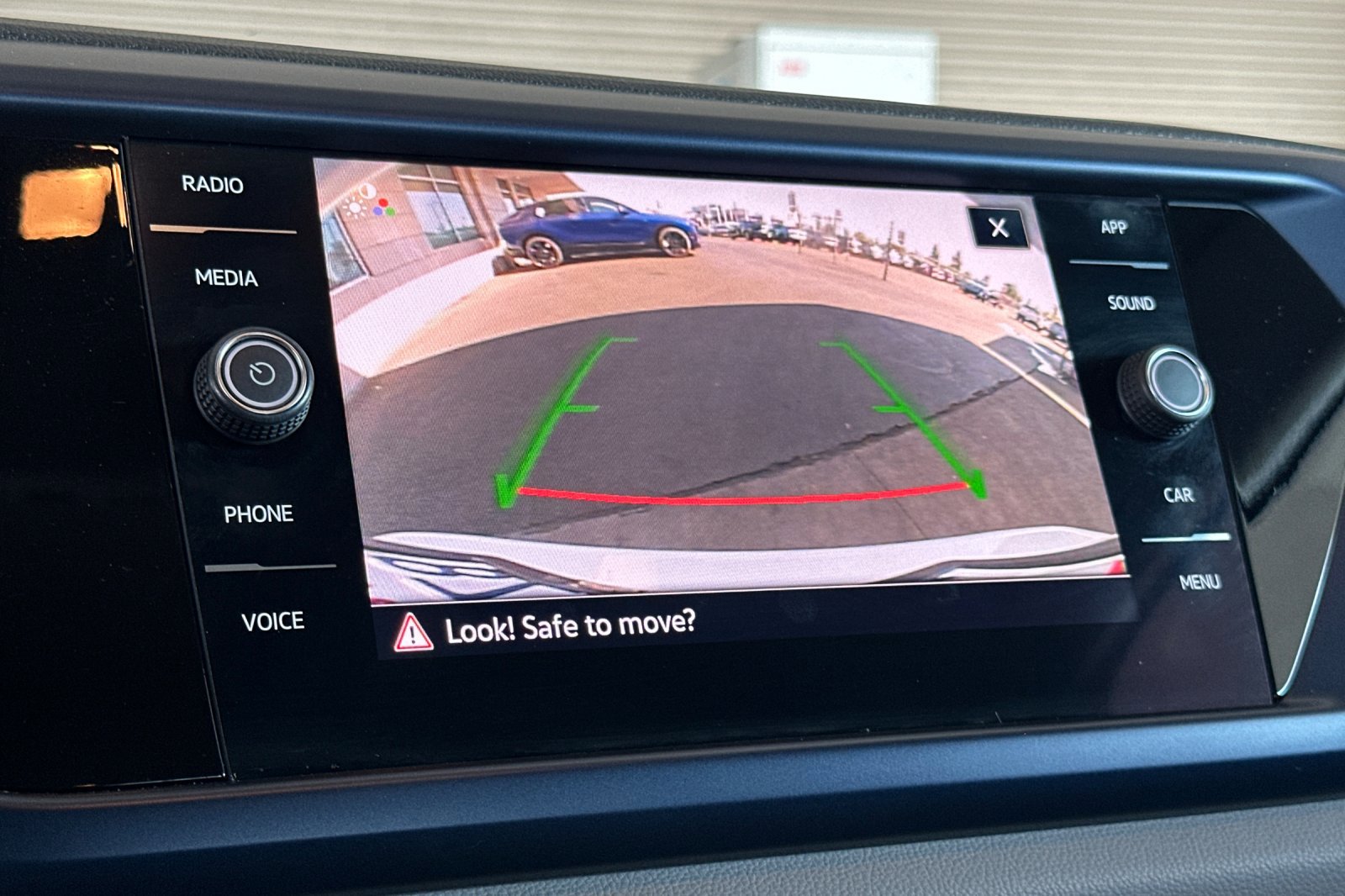 Used 2022 Volkswagen Taos SE image 19