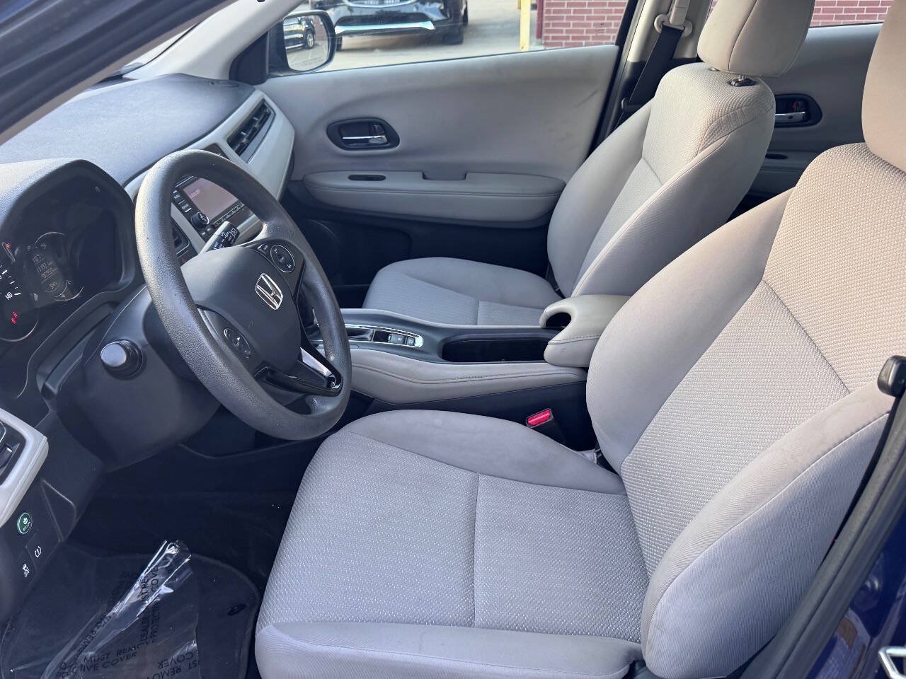 Used 2017 Honda HR-V LX image 11
