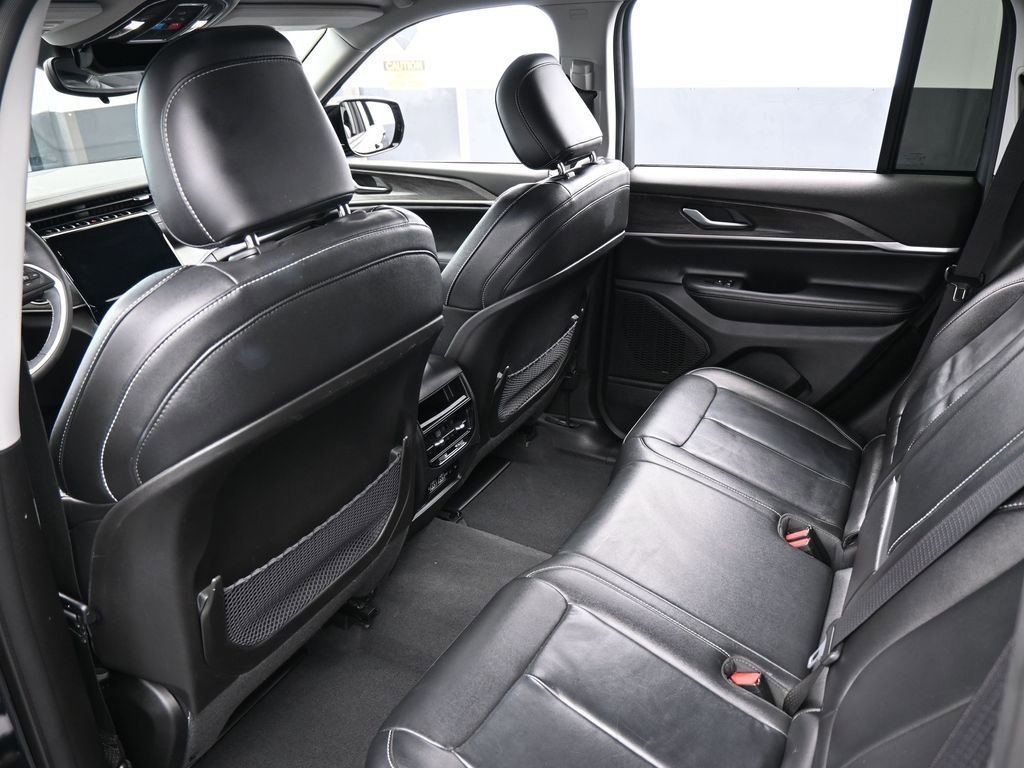 Used 2023 Jeep Grand Cherokee Limited w/ Black Appearance Package image 36