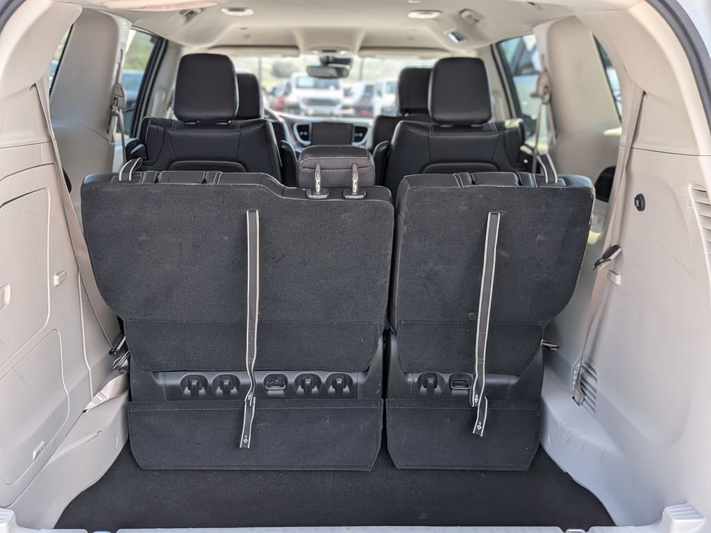 Used 2024 Chrysler Pacifica Select image 6