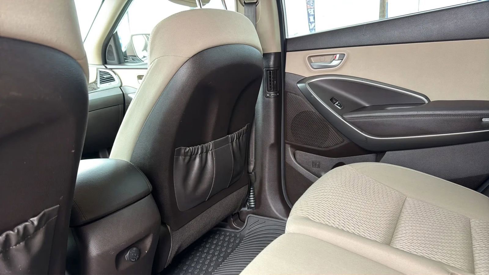 Used 2017 Hyundai Santa Fe SE image 37