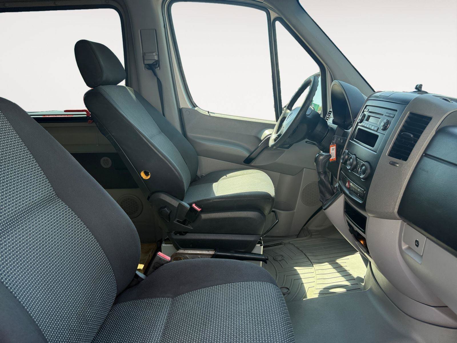 Used 2010 Mercedes-Benz Sprinter 2500 image 15