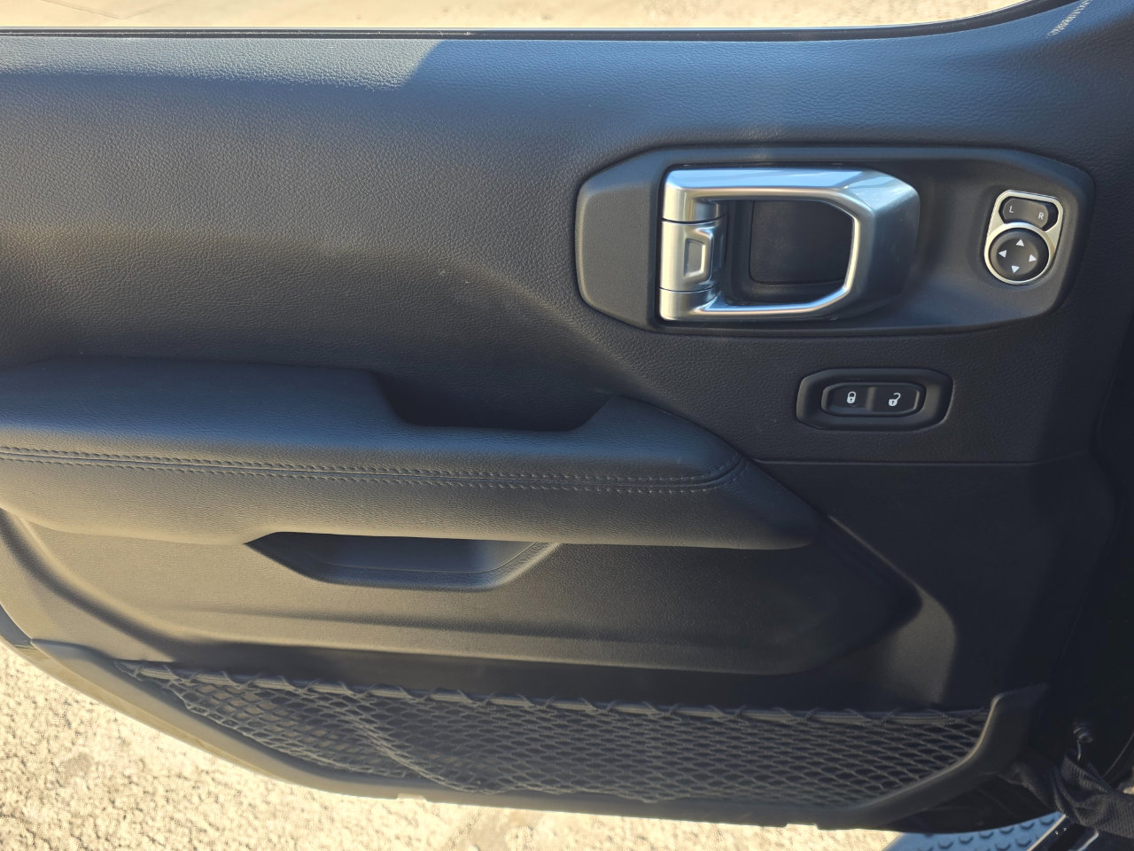 Used 2022 Jeep Wrangler Unlimited Sahara image 11