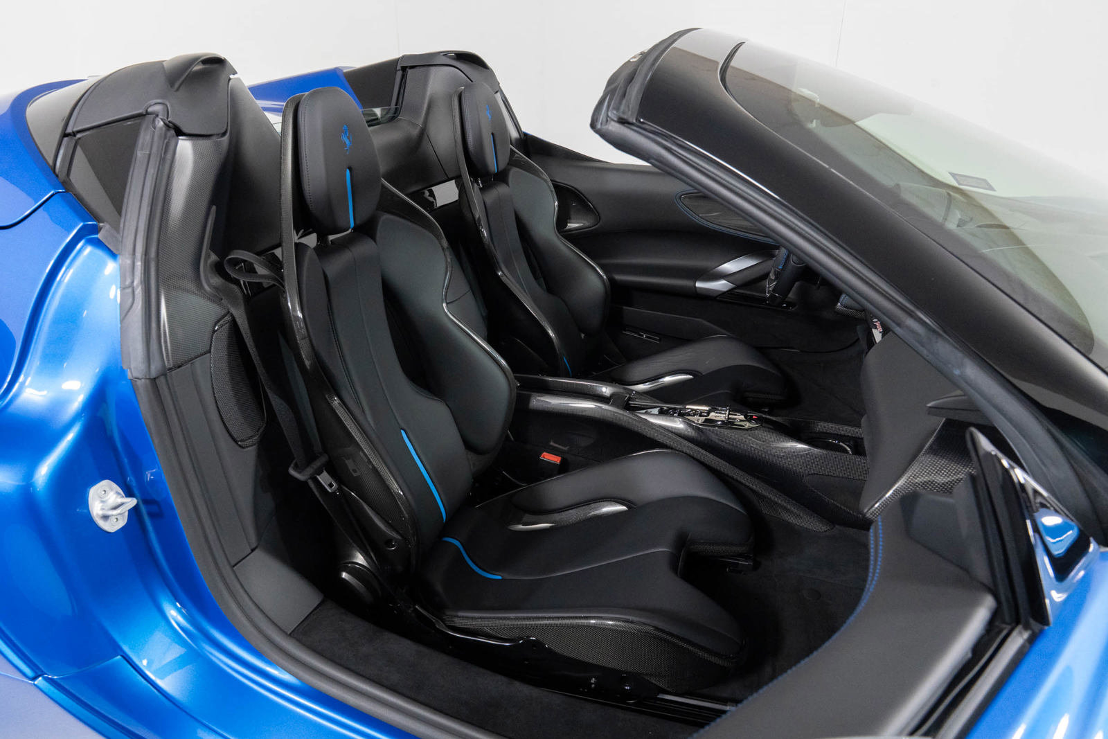 Used 2022 Ferrari SF90 Spider image 31