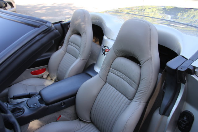 Used 2004 Chevrolet Corvette Convertible w/ Preferred Equipment Group RWD image 20