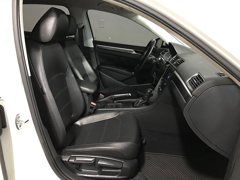 Used 2018 Volkswagen Passat 2.0T R-Line image 14