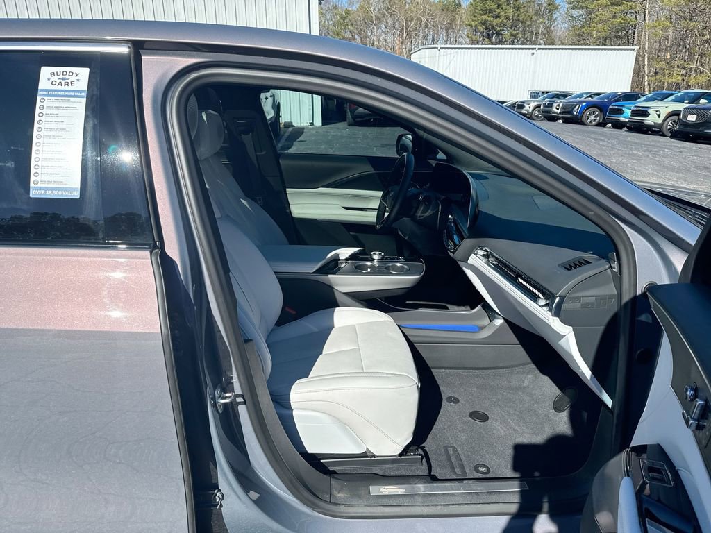 Used 2025 Cadillac Lyriq Luxury w/ LPO, Floor Liner Package image 31
