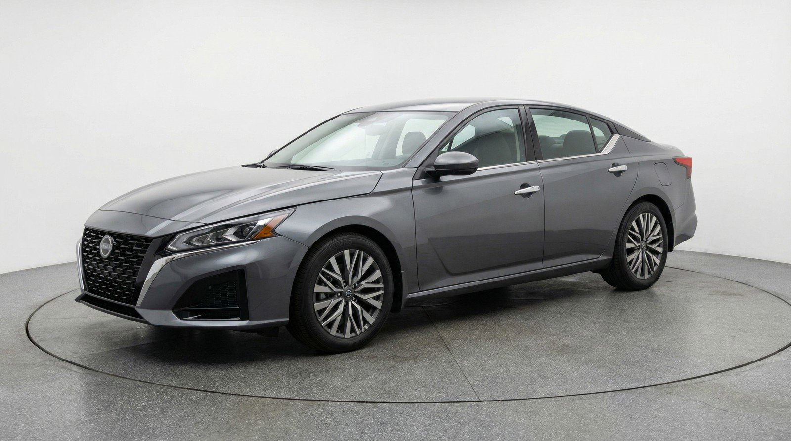 Used 2025 Nissan Altima 2.5 SV image 3