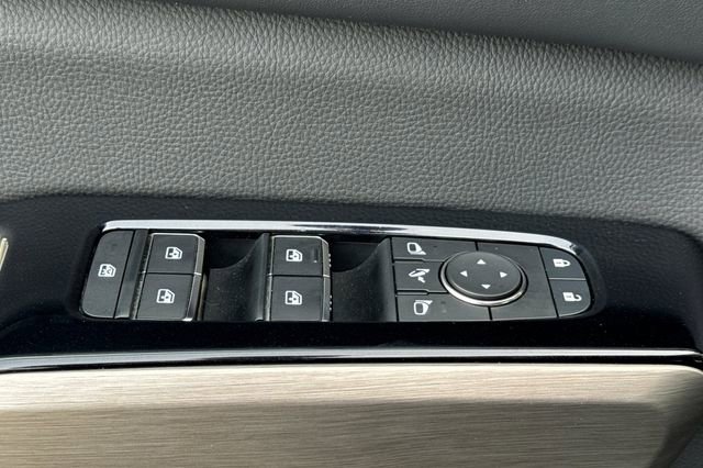 Used 2023 Nissan Pathfinder Platinum AWD/4WD image 12
