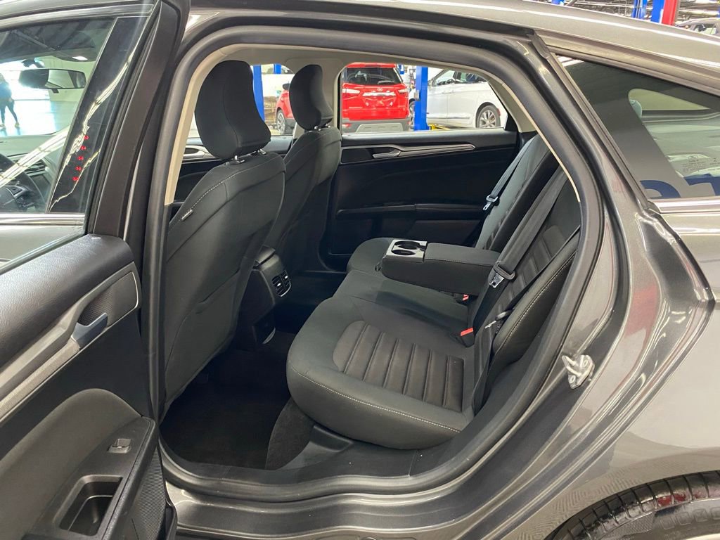 Used 2018 Ford Fusion SE w/ Fusion SE Technology Package image 13