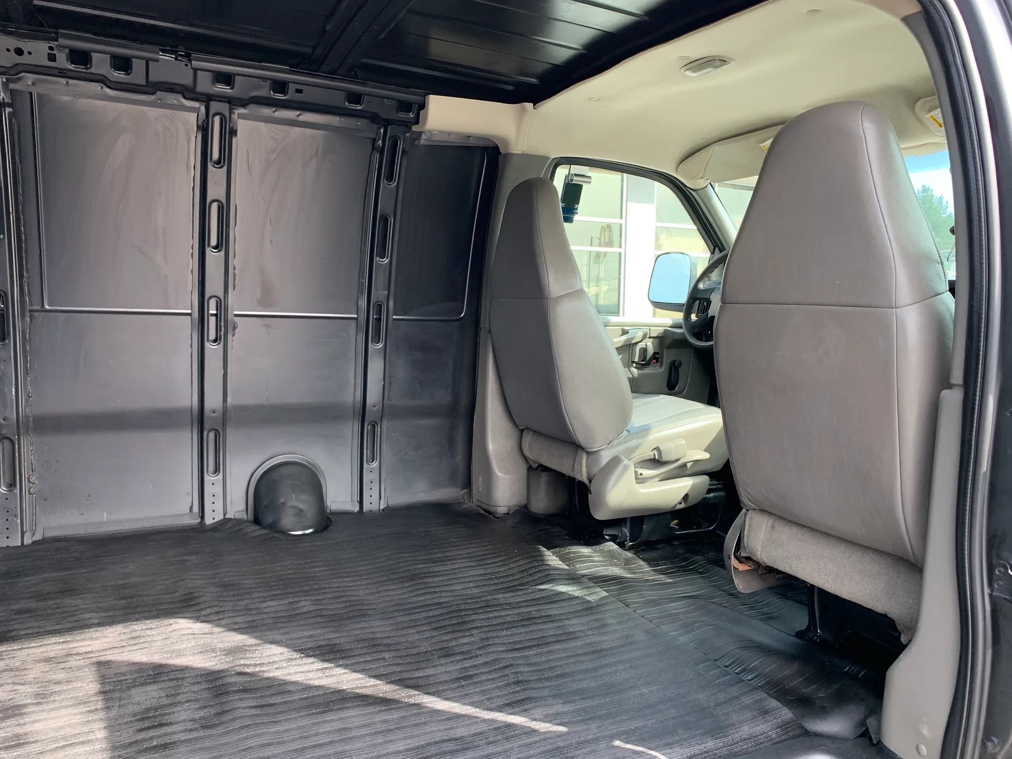 Used 2007 Chevrolet Express 1500 RWD image 23