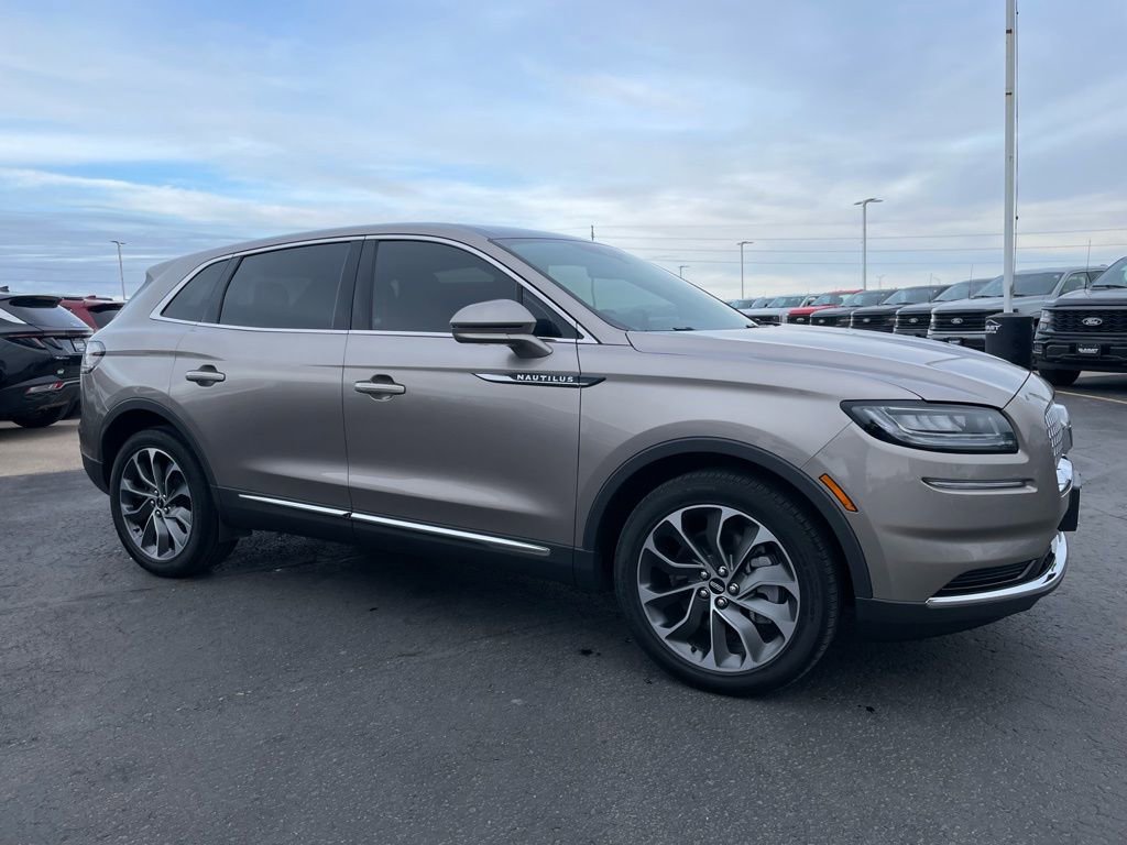 Used 2021 Lincoln Nautilus Reserve w/ Cargo Utility Package image 2