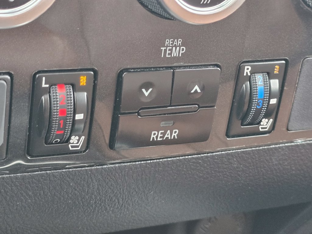 Used 2018 Toyota Sequoia Platinum AWD/4WD image 10