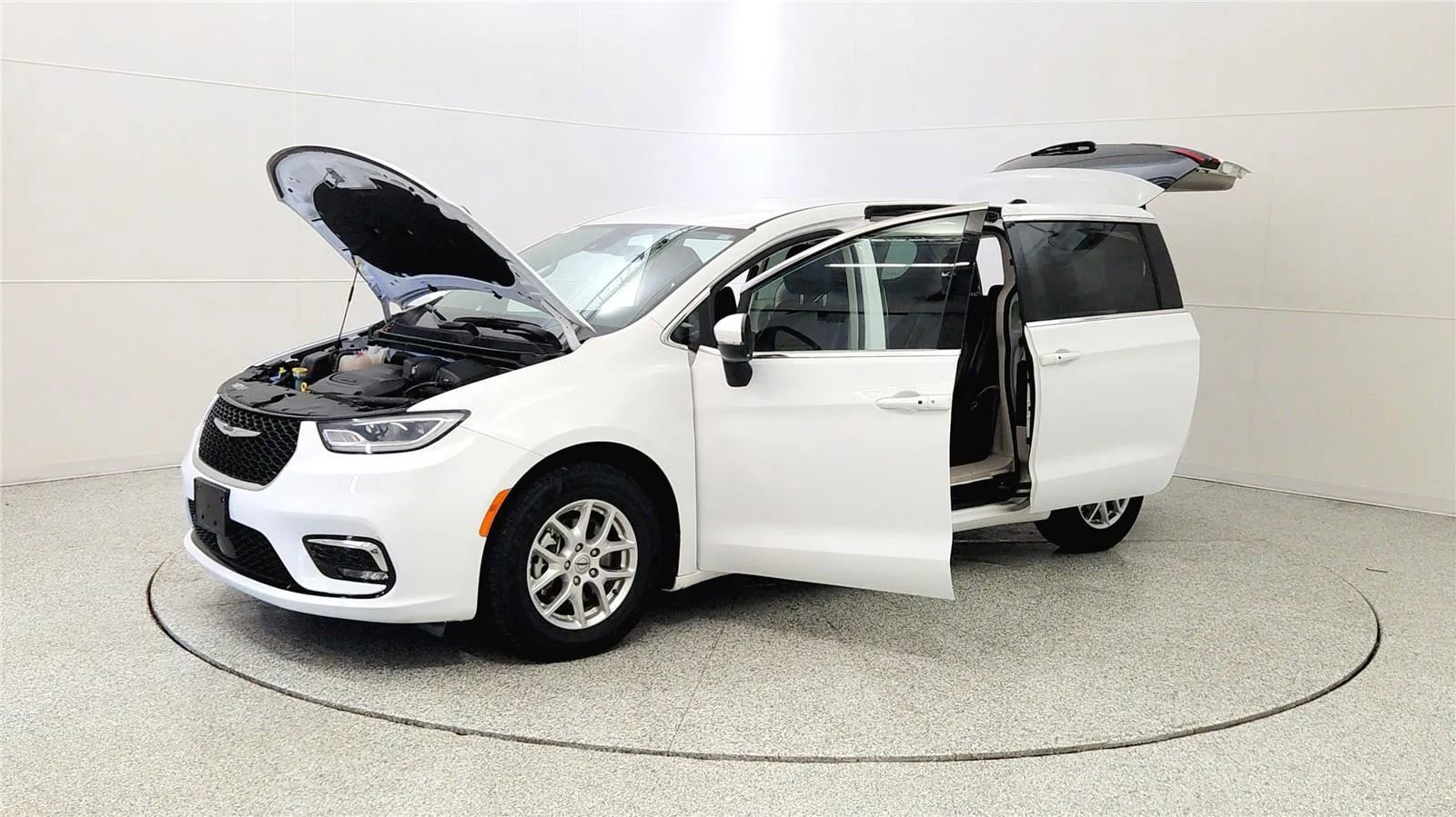 Used 2023 Chrysler Pacifica Touring-L FWD image 10