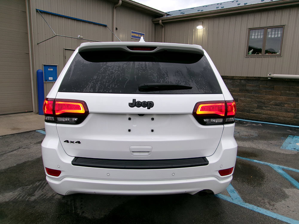 Used 2022 Jeep Grand Cherokee Laredo X AWD/4WD image 5