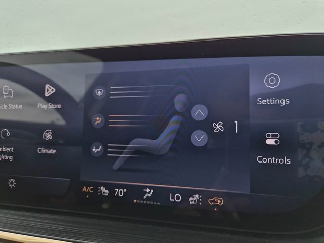 Used 2024 Buick Envision Avenir AWD/4WD image 32