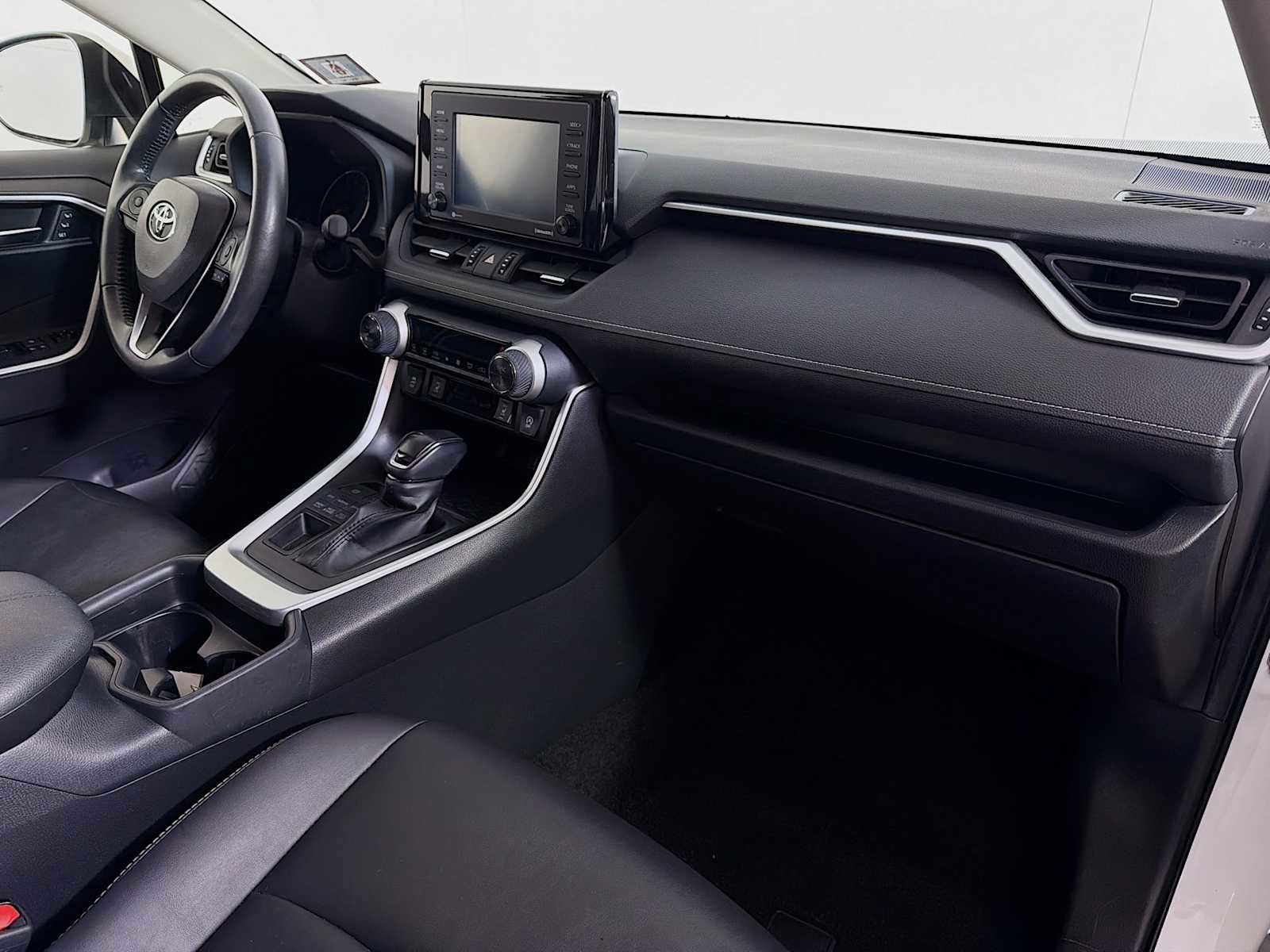 Used 2020 Toyota RAV4 XLE Premium image 25