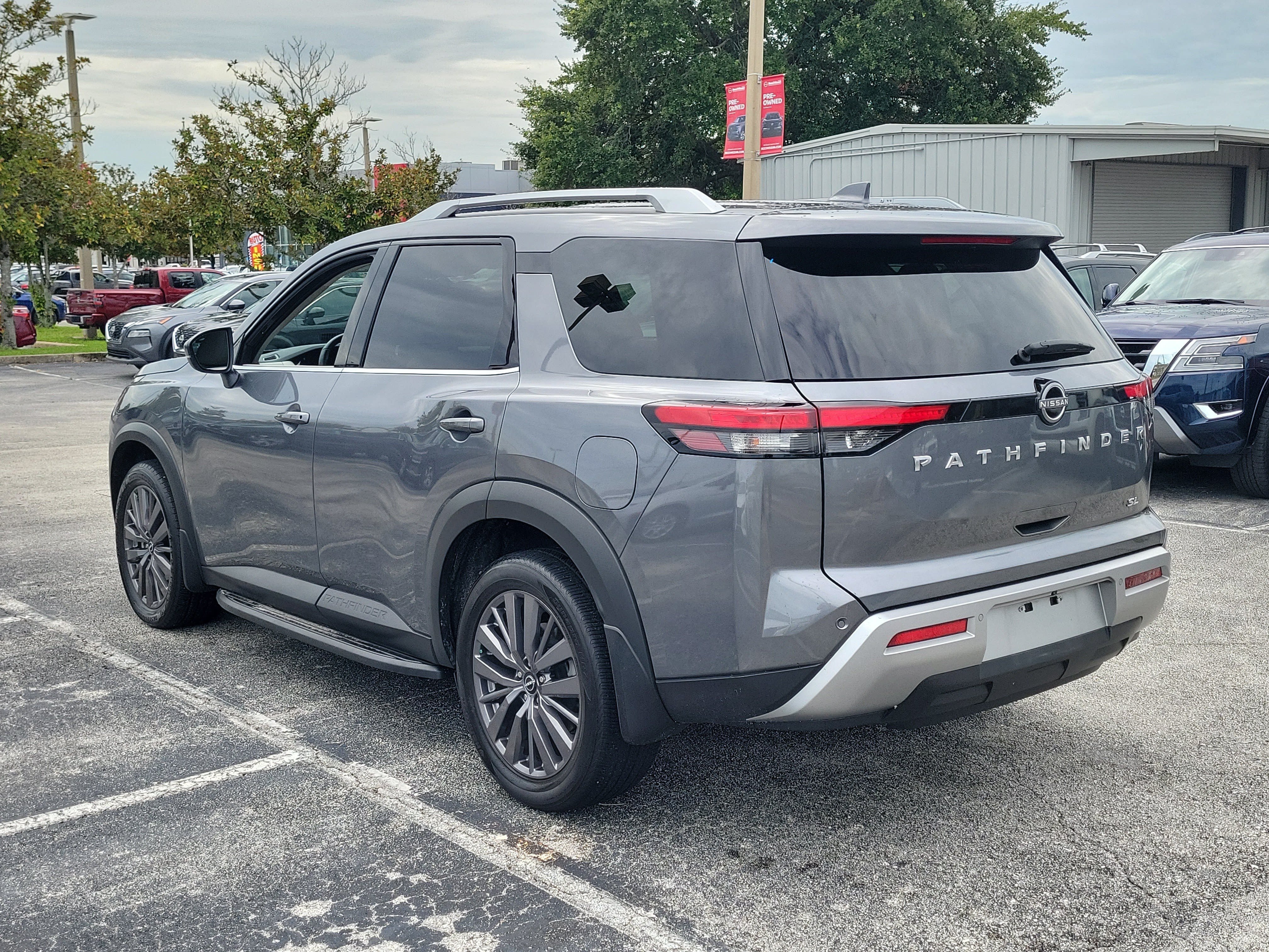 Certified 2024 Nissan Pathfinder SL w/ SL Premium Package FWD image 8