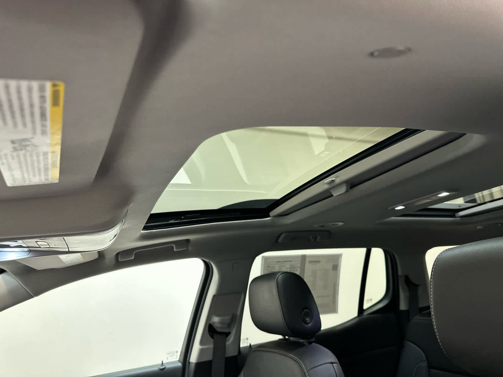 Used 2023 GMC Acadia SLT w/ Technology Package image 32