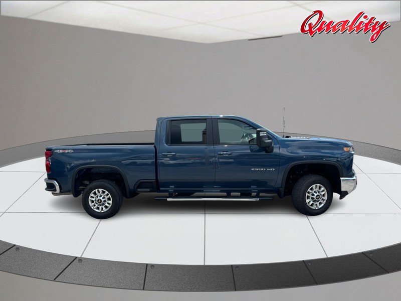 Used 2025 Chevrolet Silverado 2500 LT w/ Convenience Package AWD/4WD image 2