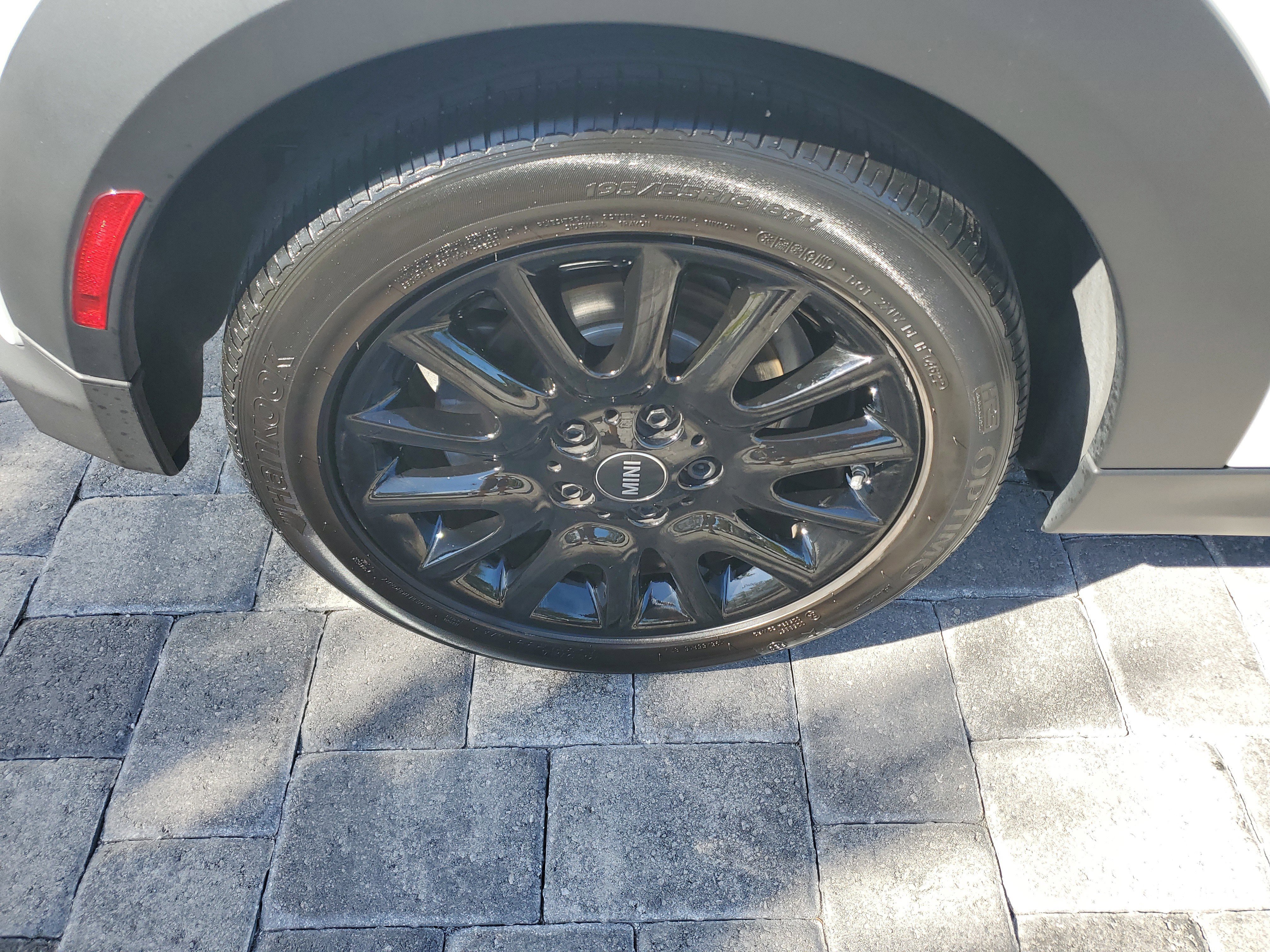 Used 2023 MINI Cooper 2-Door Hardtop image 6