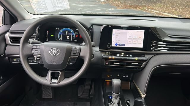 Used 2025 Toyota Camry LE image 12