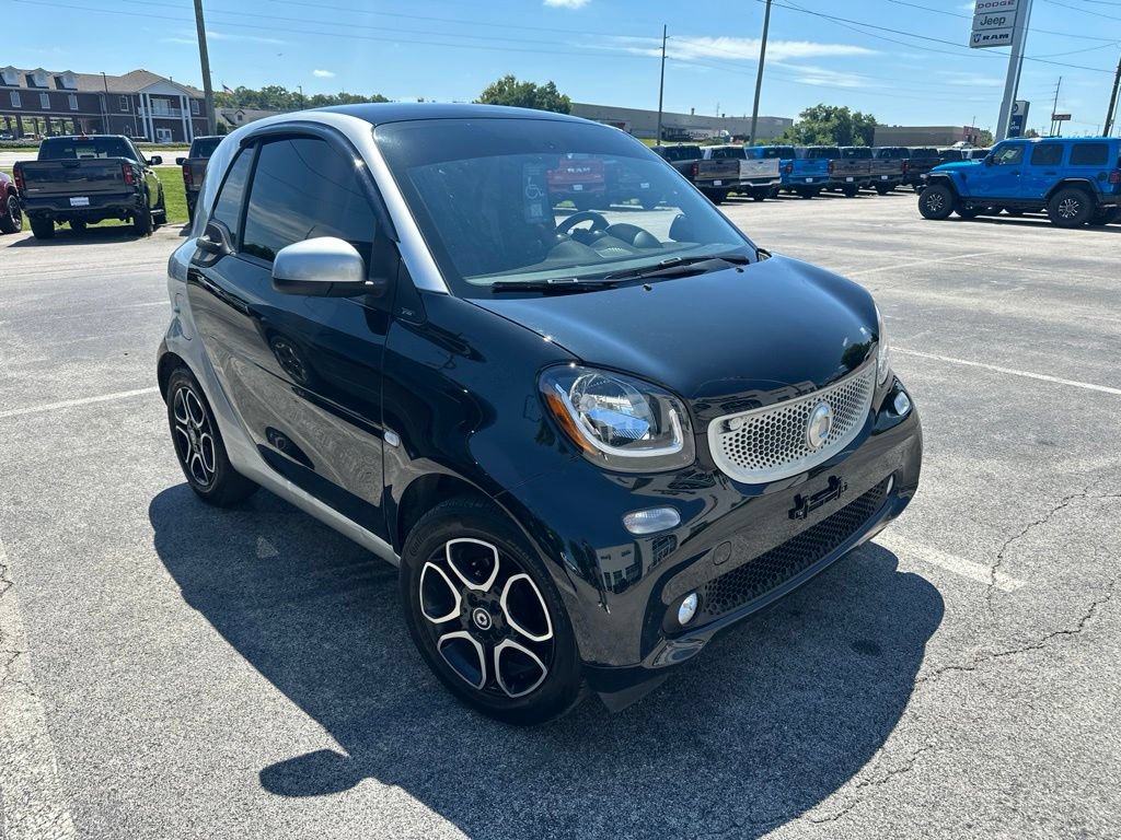 Used 2016 smart fortwo Prime RWD image 2