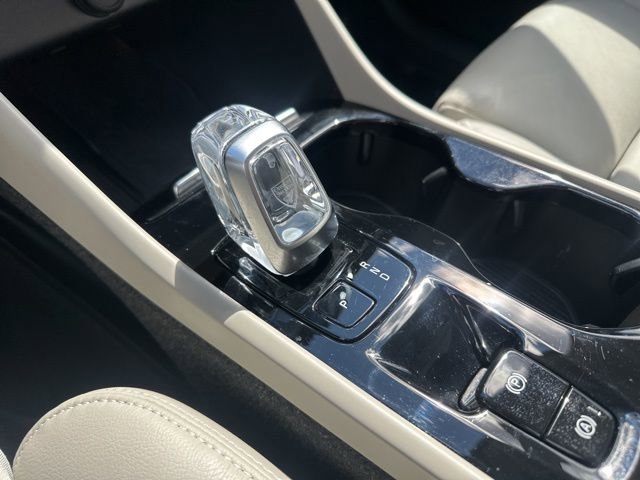Certified 2023 Volvo XC40 B5 Ultimate w/ Climate Package image 19