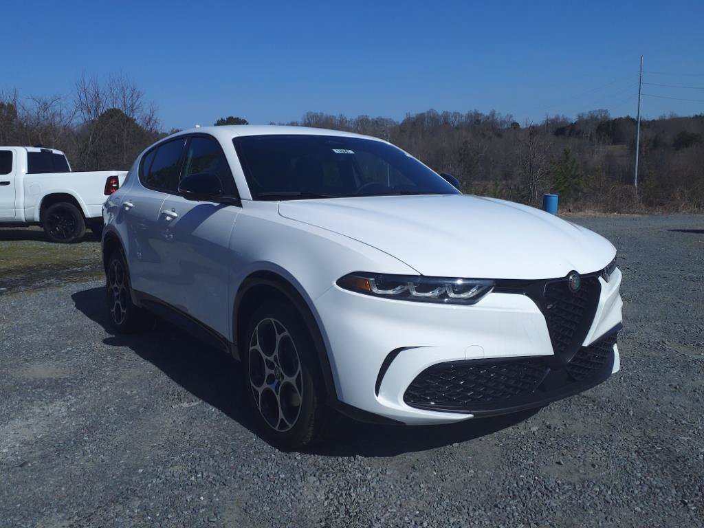 New 2025 Alfa Romeo Tonale AWD/4WD image 3