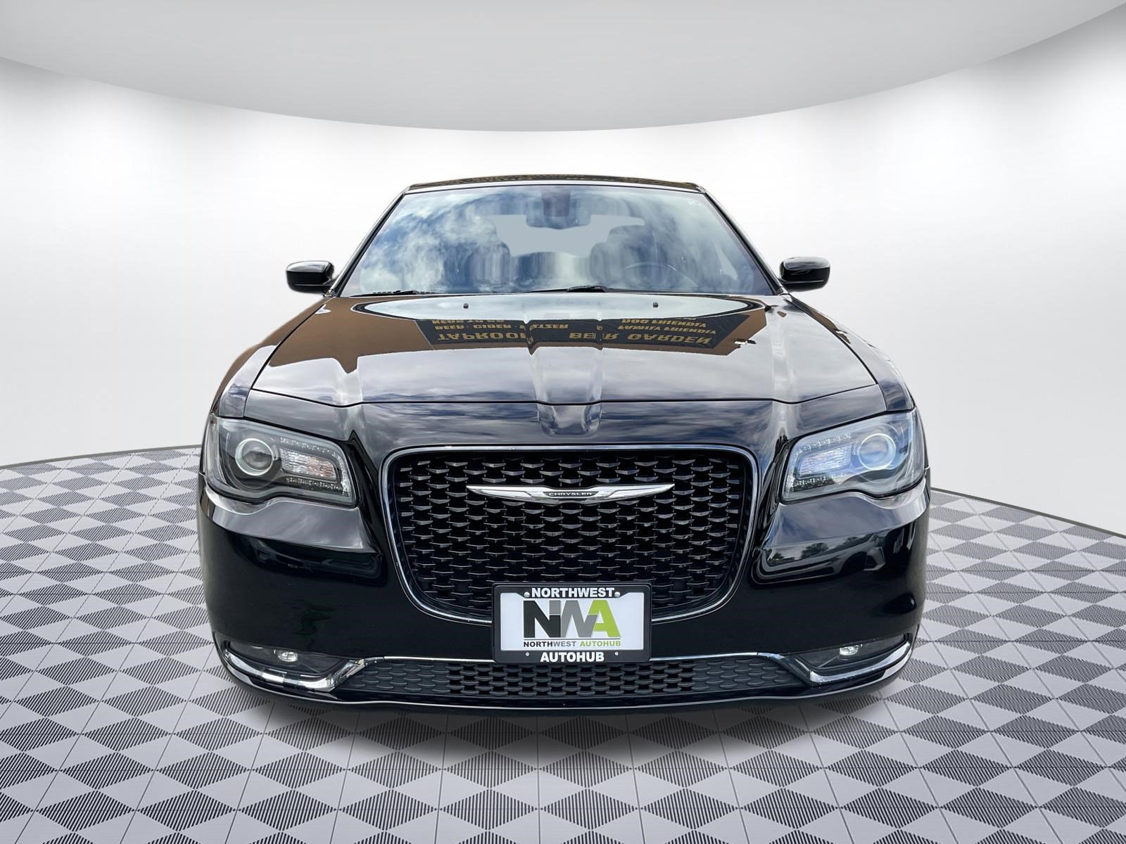Used 2019 Chrysler 300 S AWD/4WD image 4