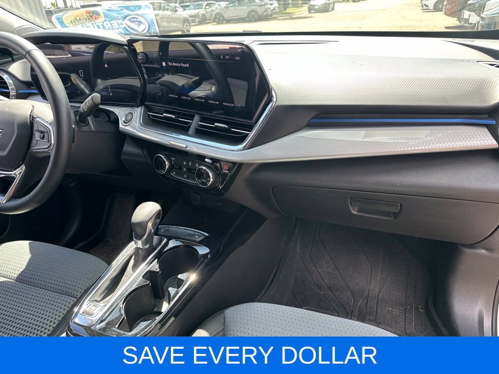 Used 2025 Chevrolet Trax LT w/ Driver Confidence Package FWD image 16