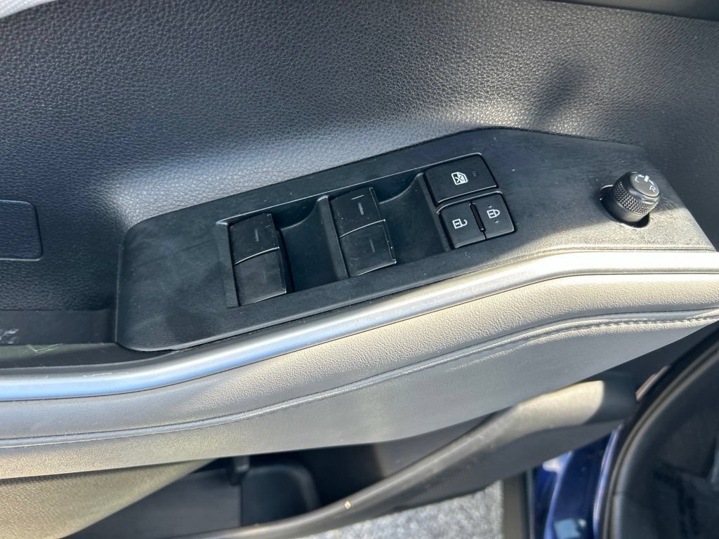 Used 2022 Toyota Highlander L FWD image 33