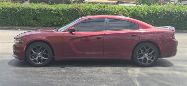 Used 2017 Dodge Charger SXT w/ Plus Group RWD image 3