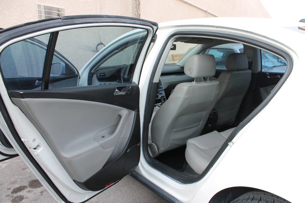 Used 2006 Volkswagen Passat 2.0T image 24