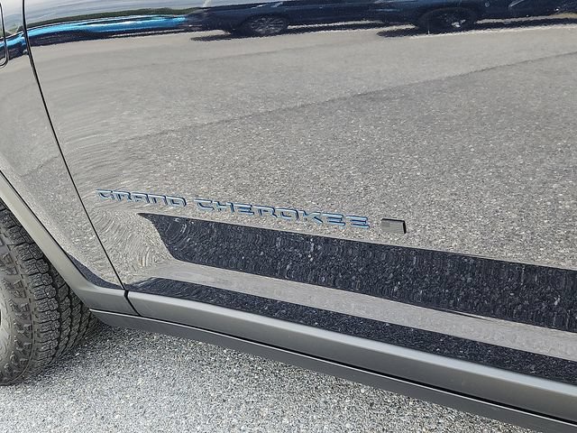 Used 2023 Jeep Grand Cherokee Trailhawk AWD/4WD image 30