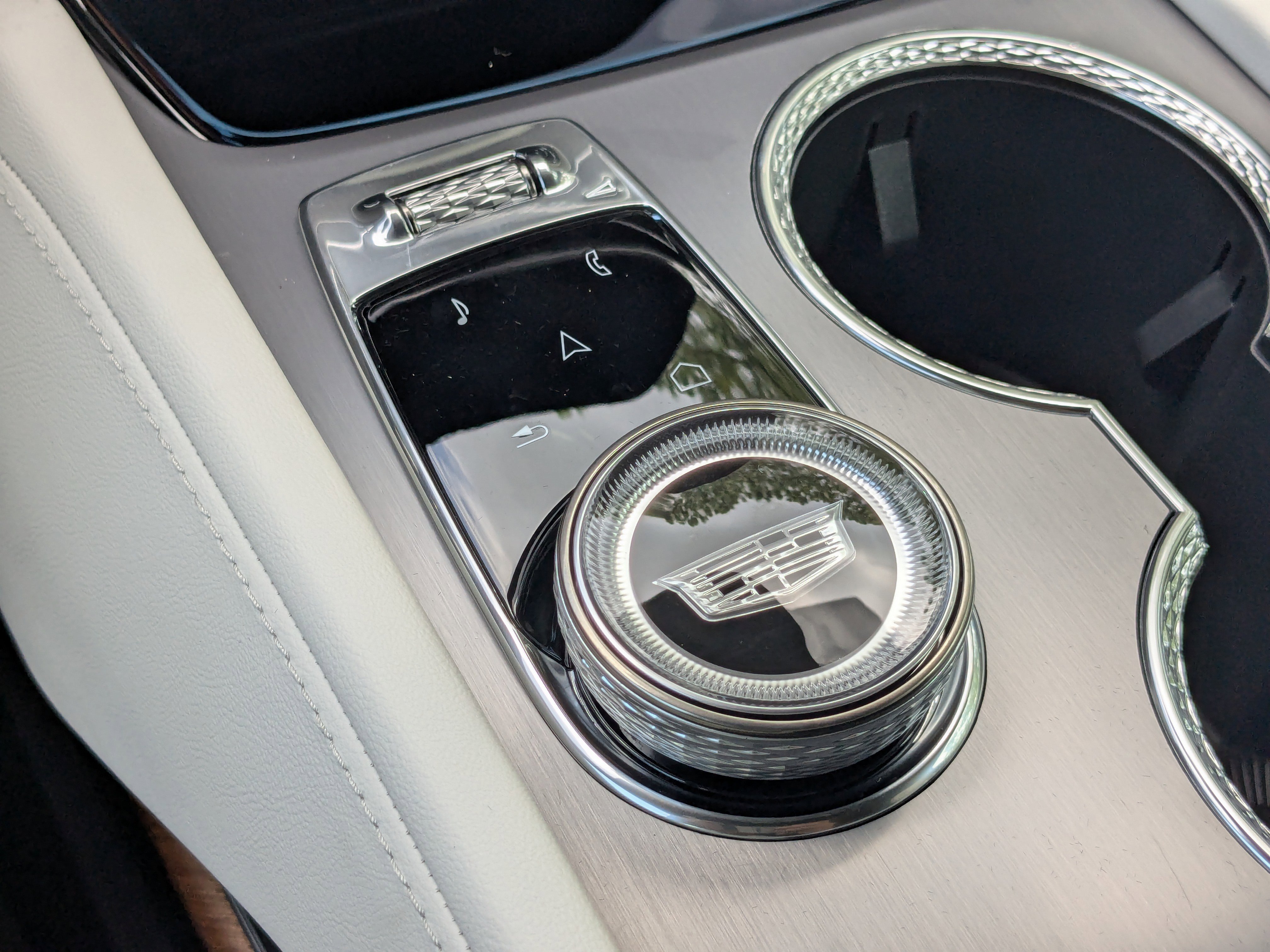 New 2026 Cadillac Vistiq Sport w/ LPO, Floor Liner Package image 34